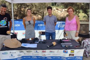 Los periodistas Guillermo Mirón y Araceli Parra con Juana Mari Ruiz y César Maldonado.