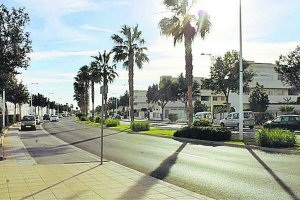 Foto de una de las calles de la urbanización de El Toyo
