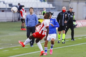Akieme y Rubi en el partido contra el Real Oviedo el pasado 1 de mayo.