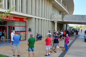 Los aficionados aún tienen la última oportunidad de ver el Almería-Oviedo.