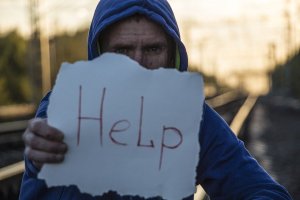 La Estrategia de Prevención del Suicidio en Estados Unidos contempla también la incorporación de mecanismos de formación y mejora.