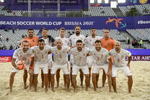 Dona (1), y Antonio José (3), con los compañeros en el partido contra Mozambique.