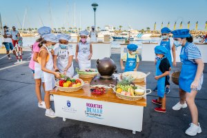 El concurso de cocina infantil se ha celebrado en el Puerto Deportivo de Aguadulce.
