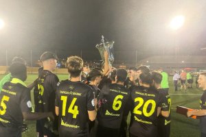 Los jugadores celebrando el triunfo.