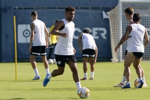 El Málaga aligera plantilla: rescinde a Benkhemassa.