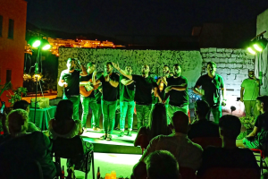 Los Impresentables, durante una actuación en la terraza de El Tintero el pasado mes de agosto.