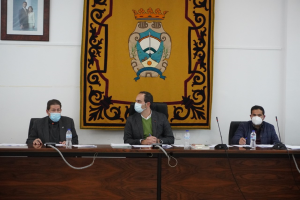 A la izquierda, el primer teniente de alcalde de Carboneras, Pedro López.