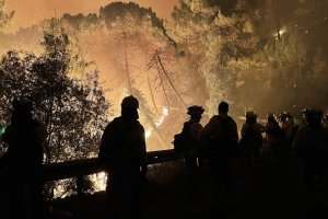 Imagen del espectacular incendio que le costó la vida el bombero almeriense.