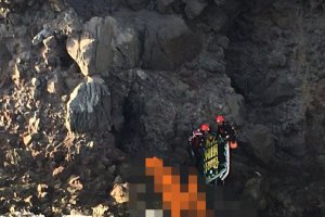 Los migrantes habrían intentando subir por un precipicio de la zona, pero sufrieron una caída.