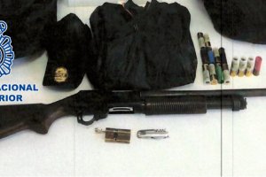 Arma intervenida por la Policía Nacional.