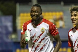 Umar Sadiq celebrando el tercer gol en Santo Domingo.