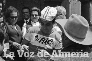 En abril de 1971 una etapa de la Vuelta salió del poblado del Oeste de Tabernas. Luis Ocaña era la gran estrella.