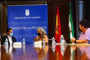 Javier A.García y su equipo en la reunión con la Federación de Peñas.