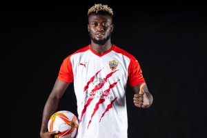 Anthony Lokosa llega al Almería para crecer en el equipo de Óscar Fernández.