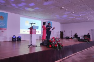 Marta Rodríguez y Alfredo Casas, conductores de la gala.