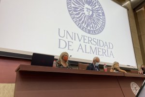 La fiscal Beatriz Sánchez, el subdelegado Manuel de la Fuente y la vicerrectora Maribel Ramírez