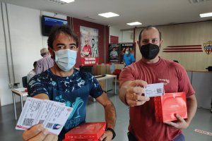 Juan MIguel Flores y Sergio Rivas con sus abonos.