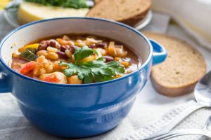 Potaje de garbanzos para almorzar.