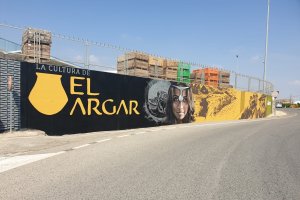 El mural, obra del artista Daniel Fernández \'Moxaico\'.