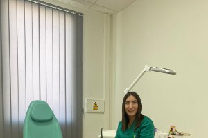 Ainhoa Castillo Moreno en su clínica podológica.