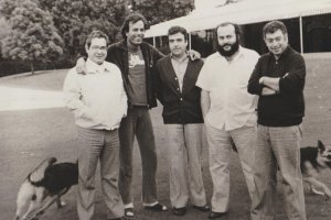 Francisco Giménez Alemán, en el centro, con Julio Iglesias, Gómez Navarro y Tico Medina.