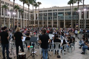 Espectáculo musical de la Banda Sinfónica de El Ejido junto con Los Vinilos.