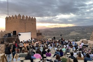 La gala ha contado con la actuación de la Agrupación Musical San Indalecio de La Cañada que han interpretado bandas sonoras de cine.