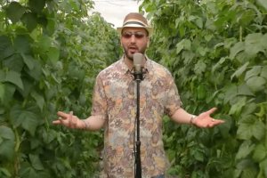 Faster, en un fotograma de \'Cogiendo habichuelas\'.