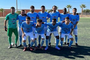 Los celestes posan antes del partido.