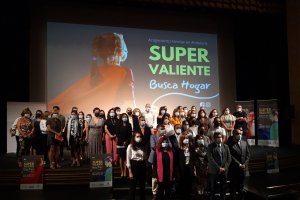 Foto de familia tras el acto de presentación de la campaña.