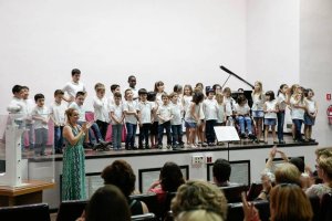 Alumnado de Aula Creativa de Música en una de sus actuaciones.