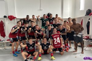 Fiesta en el vestuario del Mirandés después de ganar el domingo (0-2) en Ibiza.