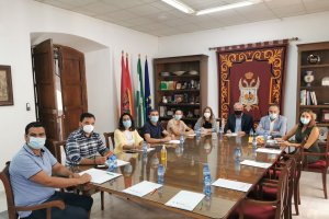 La reunión tuvo lugar en el Ayuntamiento de Vera.