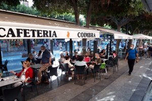 Terraza Cafetería Coímbra, en el Paseo