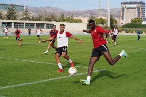 Sadiq perdió por lesión a sus \'socios\' Robertone y Ramazani.