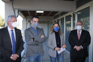 Alcalde y delegada, en el vacunódromo del Palacio de los Juegos.