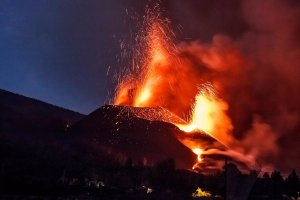 El volcán de La Palma se mantiene activo.