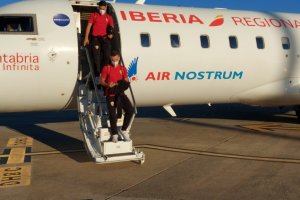 El Almería a su llegada a Vitoria la tarde del sábado.
