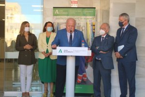 Jesús Aguirre, esta mañana en Roquetas de Mar, junto a otras autoridades.