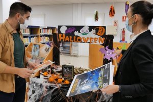 Adra se prepara para celebrar Halloween.