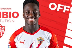 Imagen de Appiah compartida por el club en su cuenta de Twitter.