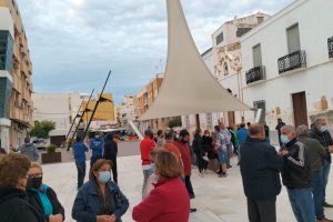 Vendedores ambulantes manifestándose frente al ayuntamiento de Garrucha