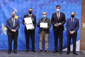 Juanjo Salvador recogiendo el galardón.