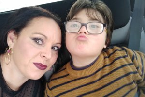 David con su madre, Cristina de la Plata.