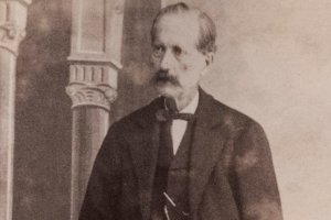 El guitarrero almeriense Antonio de Torres.