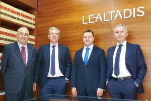 Socios de Lealtadis Abogados.