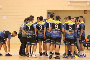 Los jugadores durante un tiempo muerto.