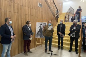 Autoridades locales en la inauguración de la exposción