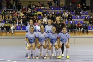 Las jugadoras del Fines posan antes de iniciar el partido.