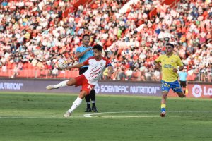 De la Hoz es la pieza que da equilibrio al juego del Almería.